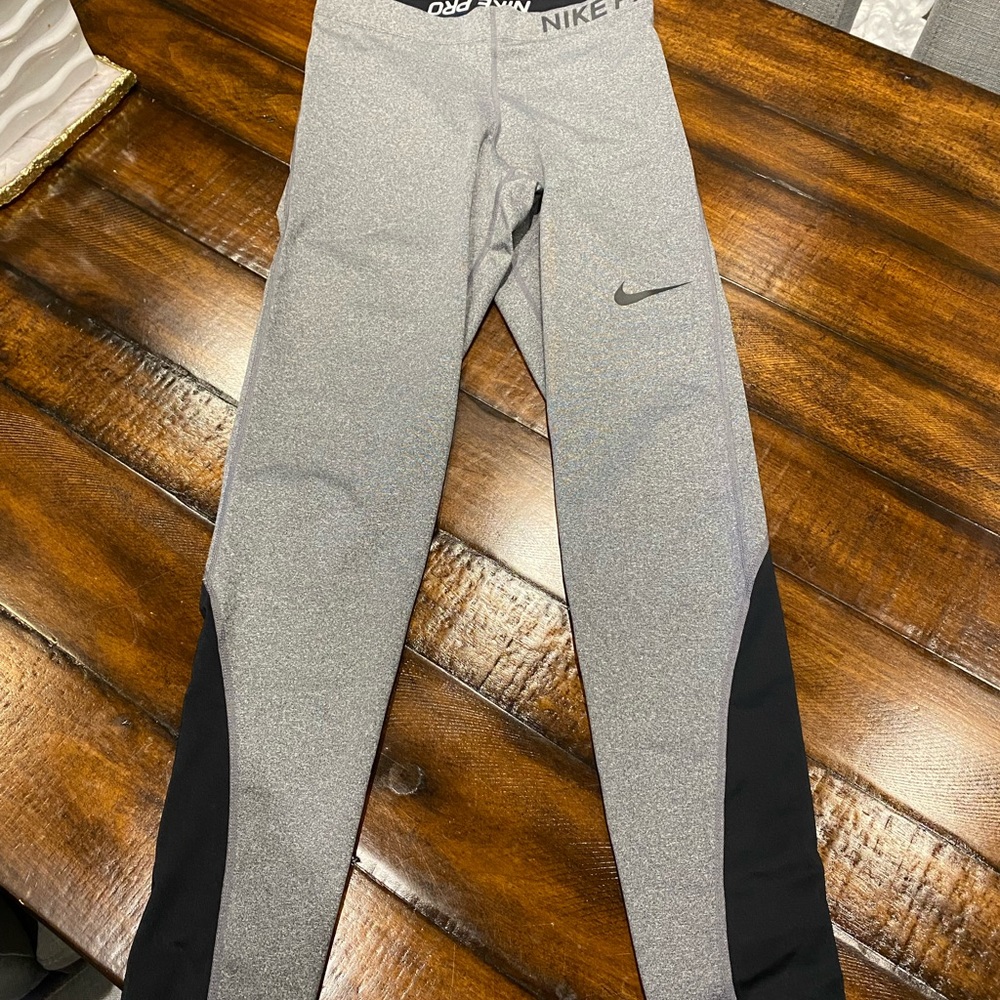 Women’s Nike Pro Leggings Size Medium